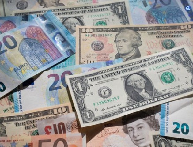 Курс валют на 27 березня: долар і євро продовжують дорожчати