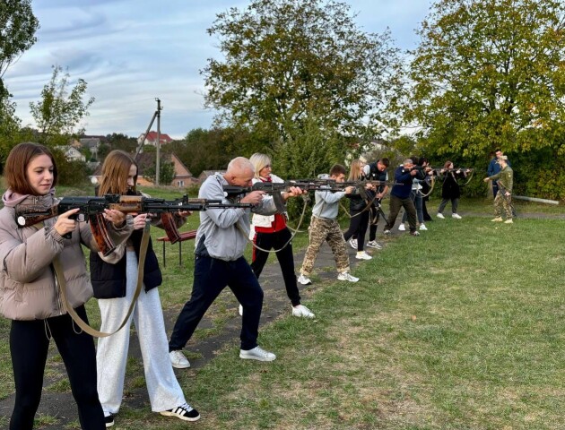 У селі біля Луцька військові тренували цивільних