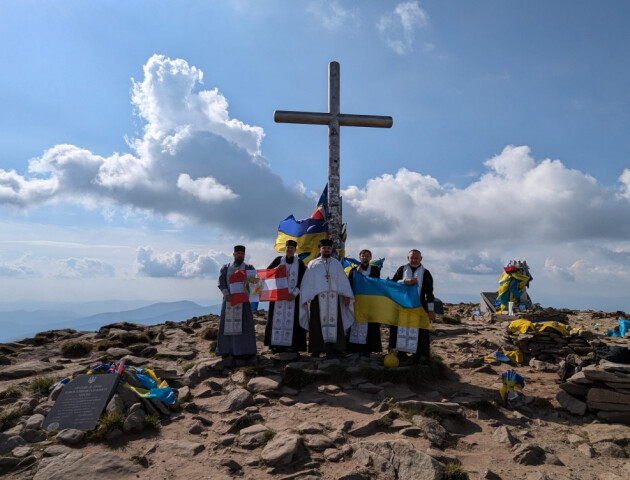 Священники з Волині молилися за Україну на Говерлі