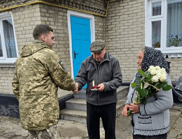 Батькам загиблого воїна з Волині вручили посмертну нагороду сина