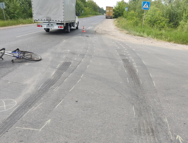 На Волині вантажівка збила велосипедиста, постраждалий – в реанімації