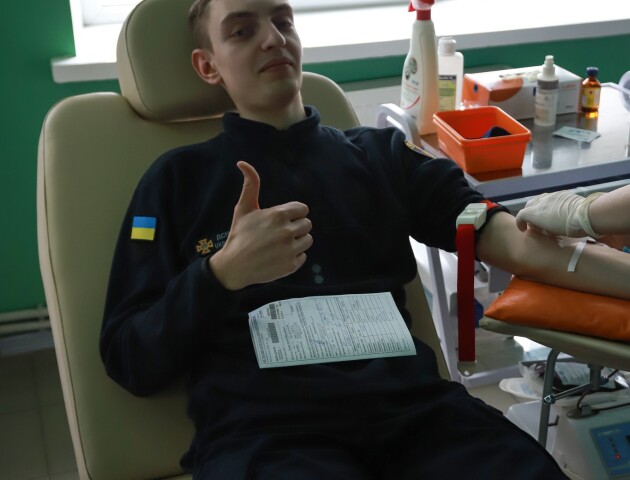 Твоя кров рятує: волинські рятувальники стали донорами