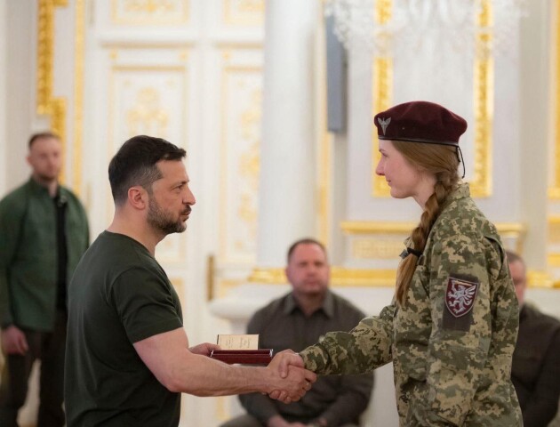 Президент нагородив захисницю, яка нищить ворога з неба