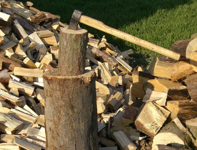 Де і за скільки у Маневичах можна купити дрова