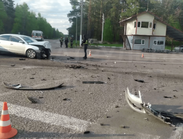 На Волині зіткнулися бус і легковик: патрульні показали відео ДТП