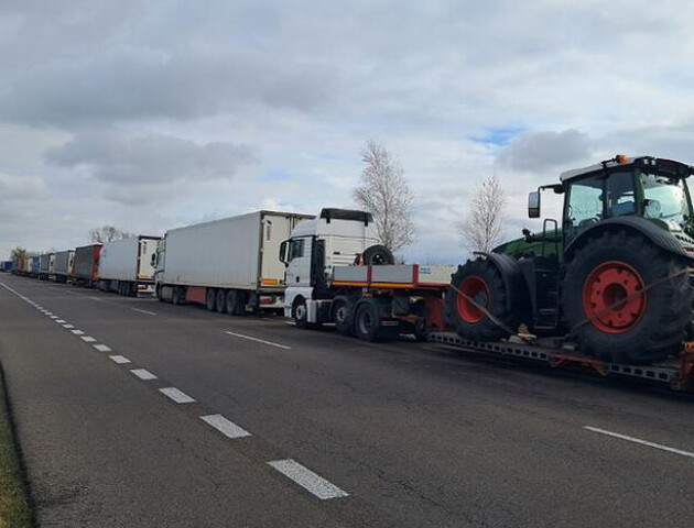Польські фермери анонсували повну блокаду кордону: прикордонники відреагували