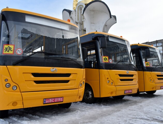 Ще три громади на Волині отримали шкільні автобуси. ФОТО