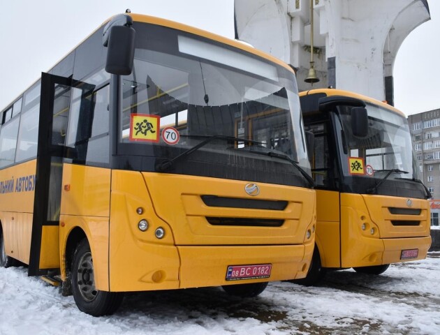 Ще три волинські громади отримали шкільні автобуси