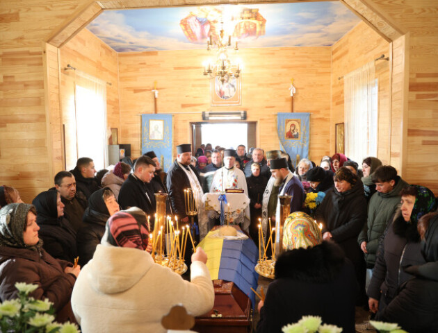 Усім селом зійшлися прощатися із загиблим воїном із Луцької громади