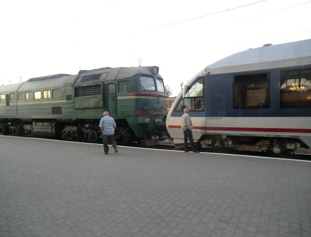 Сервіс на залізниці: люди їздять без світла і туалету з Ківерець до Львова. ВІДЕО