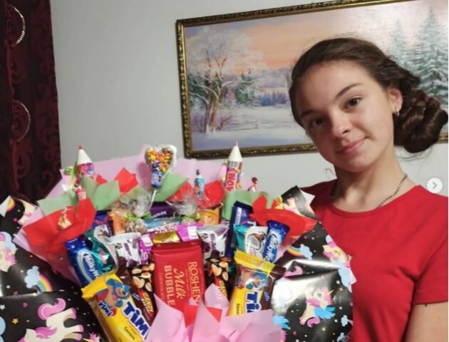 17-річна волинянка робить «букети щастя» для людей, яких розділила війна