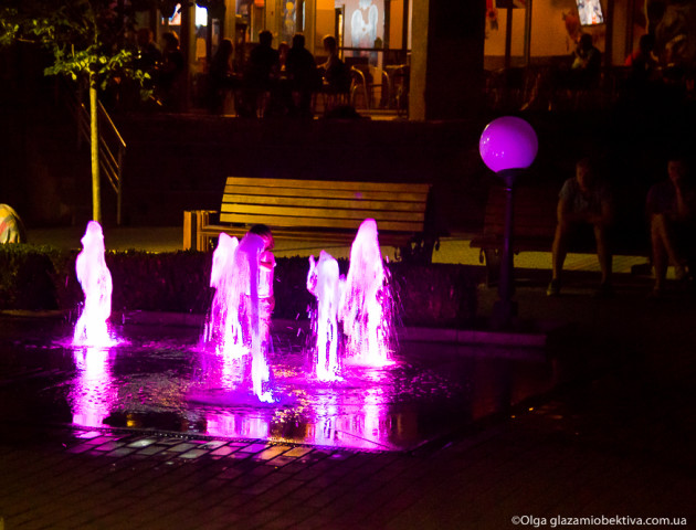 Повідомили, коли запрацює «кольоровий» фонтан в центрі Луцька. ВІДЕО