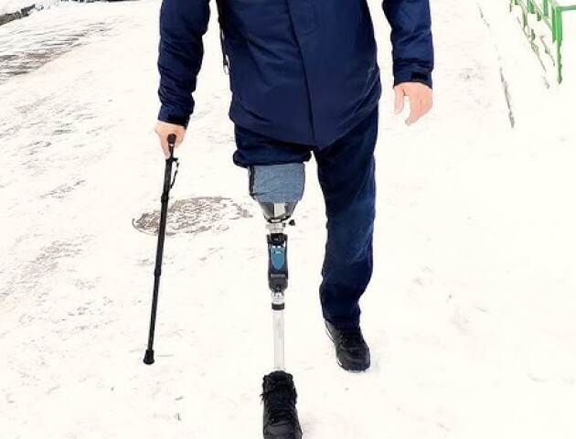 «Спершу треба посипати тротуари. Люди – важливіші, аніж машини», – ветерани з ампутаціями про зимовий Луцьк