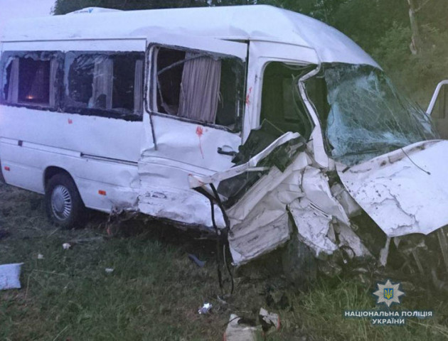 Смертельна аварія під Бродами: лоб в лоб зіткнулися автобуси з пасажирами. ФОТО