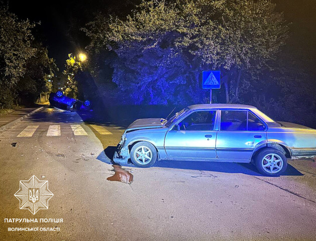 ДТП у Луцьку: внаслідок аварії авто перекинулося на дах