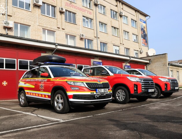 Волинським рятувальникам передали автомобілі підвищеної прохідності. ФОТО
