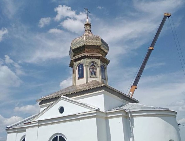 Сини Миколи Романюка замінили купол на храмі у рідному селі покійного мера. ФОТО