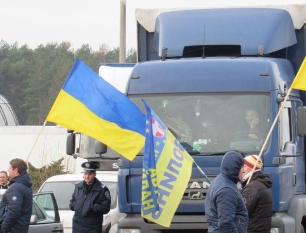 Жителі прикордонних районів заблокують міжнародні пункти пропуску з Польщею