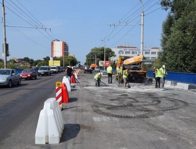 Завершують ремонт мосту на Ковельській у Луцьку