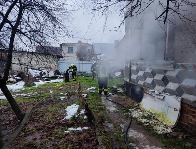У Луцьку в приватному будинку спалахнув газовий балон. ФОТО
