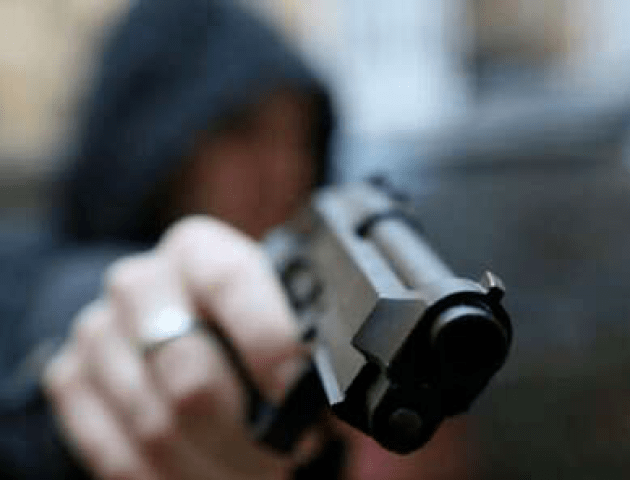 Погрожували пістолетом та пограбували жінку: на Волині судитимуть групу розбійників