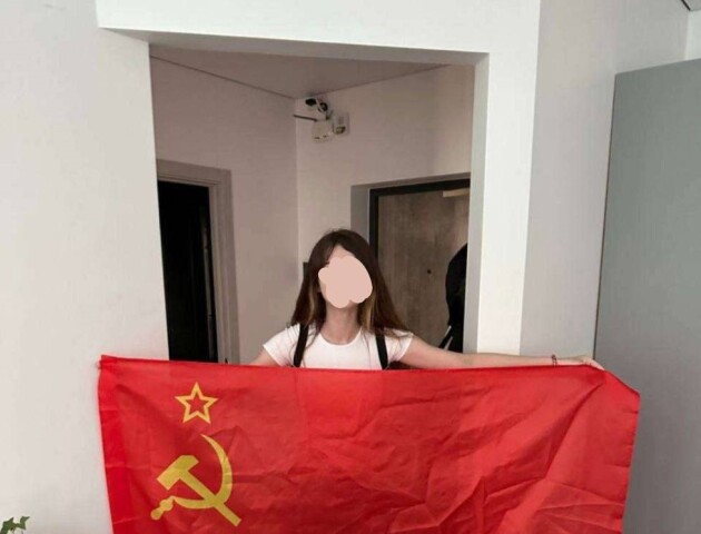 Блогерка з Луцька виклала фотографії з радянською символікою
