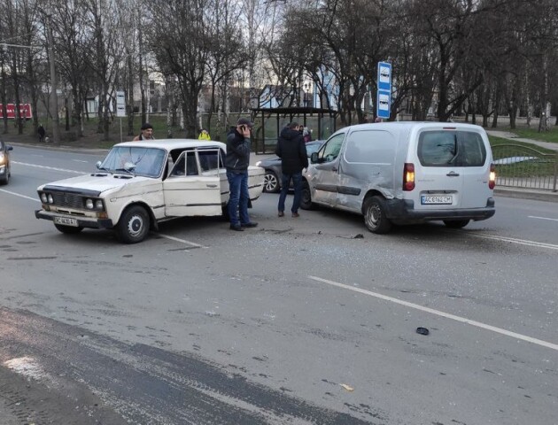 У Луцьку – аварія за участю двох автомобілей