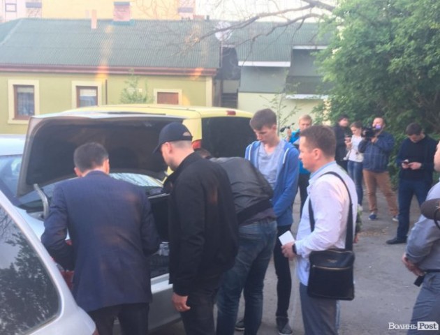 Правоохоронці обшукали автомобіль Рачкова. ФОТО