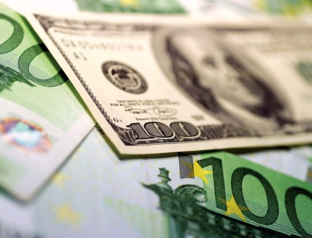 Курс валют на 1 червня: долар несуттєво впав, євро продовжує зростати