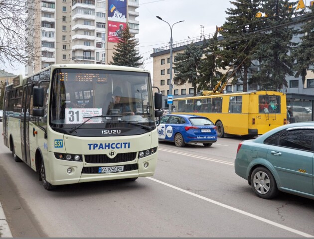 На вулиці Луцька виїхав новий громадський транспорт. ФОТО