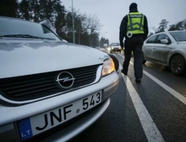 Залишився тиждень: волиняни живуть в машинах у черзі на розмитнення. ВІДЕО