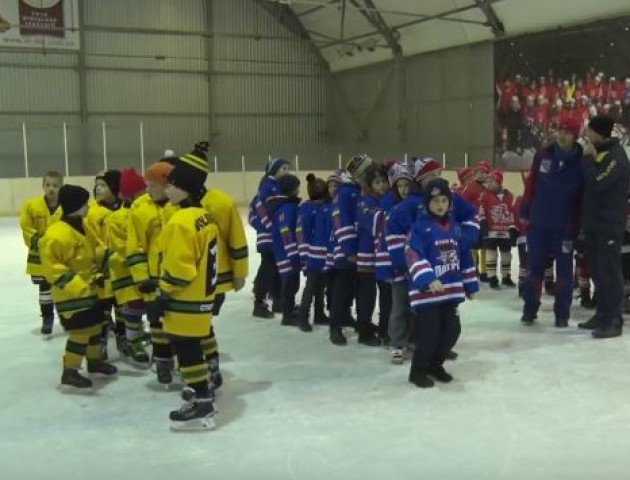 Юні лучани перемогли на всеукраїнському турнірі з хокею пам'яті Хурсенка. ВІДЕО