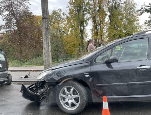 У Луцьку на вулиці Глушець– аварія: утворився затор