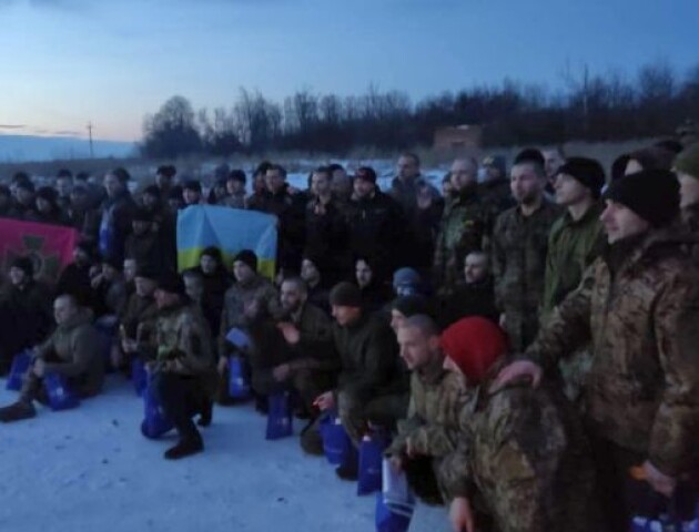 Україна повернула з російського полону 100 воїнів та одного цивільного
