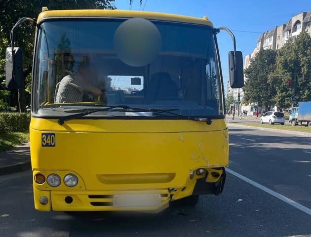 У Луцьку водій маршрутки вчинив аварію. ФОТО