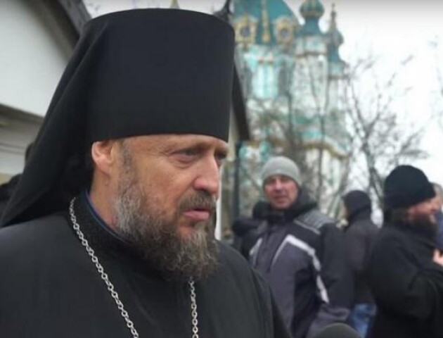 Скандальний єпископ УПЦ МП з горохівською пропискою вимагає повернути йому громадянство України