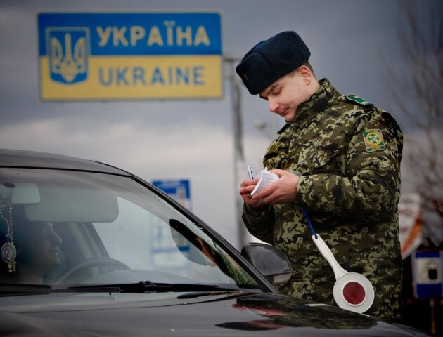 Одна категорія військовозобов'язаних виїздитиме за кордон по-новому