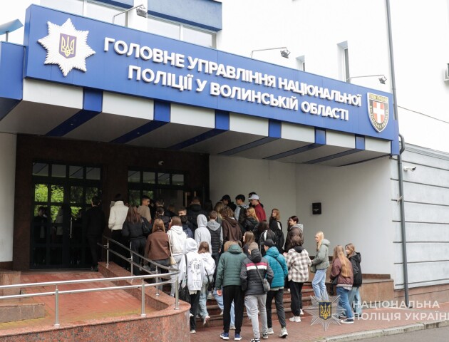 Учнів луцької школи запросили в поліцію