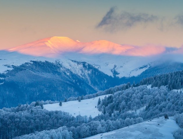 Луцький фотограф показав красу зимових Карпат