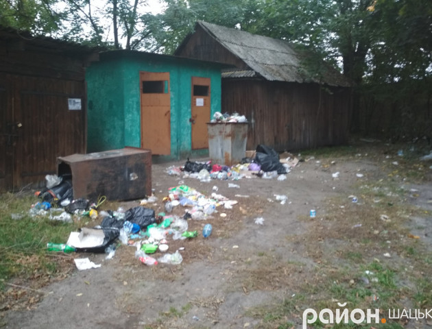 На купи сміття скаржаться мешканці волинського селища