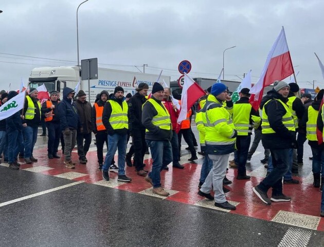 На польсько-українському кордоні у чергах застрягли 2300 вантажівок