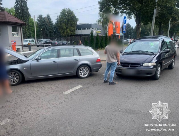 У Луцьку з одним автомобілем сталося одразу дві аварії. ФОТО