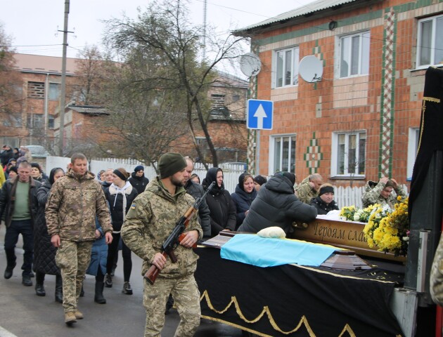 «Ще одна мати пов’язала чорну хустину». Волинь поховала захисника