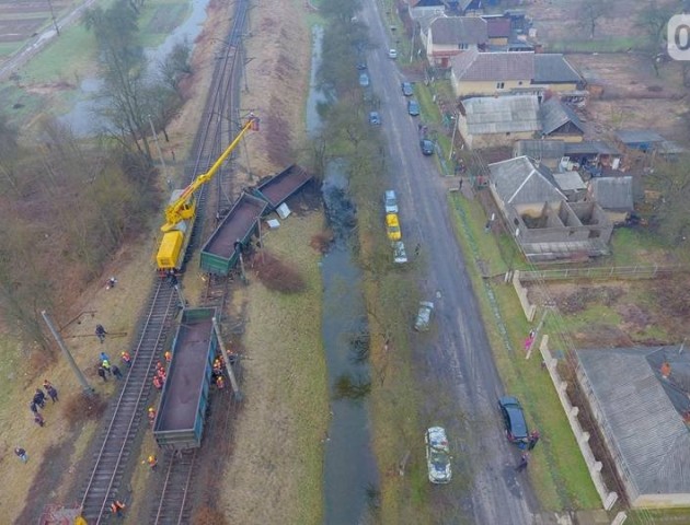 На Закарпатті з рейок з’їхав вантажний потяг. ФОТО. ВІДЕО