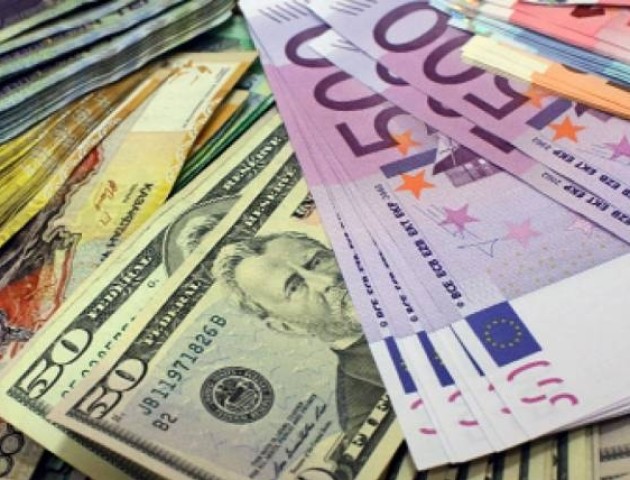 Курс валют на 13 березня: долар і євро продовжують падати