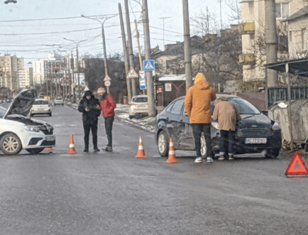 ДТП у Луцьку: зіштовхнулися легковик та таксі Bolt