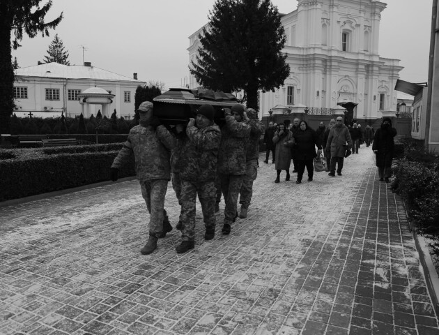 Поховали лучанина, який загинув на фронті