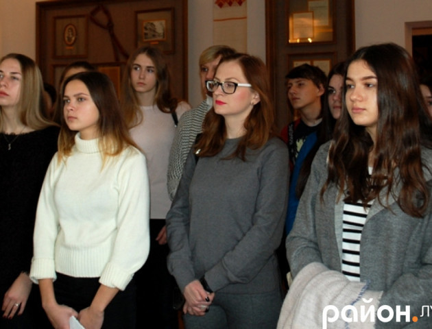Луцькі школярі побували в музеї поетеси Лесі Українки. ФОТО