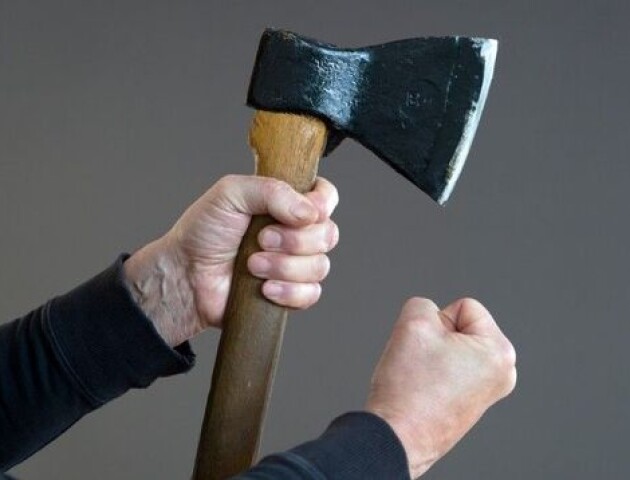 Зарубав матір, а тоді намагався вбити себе. Трагедія на Волині