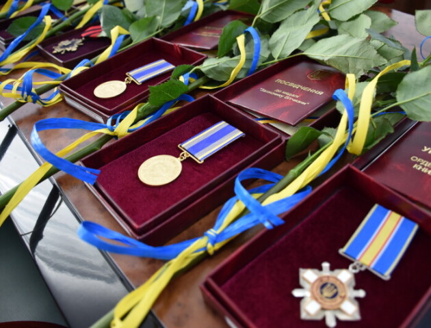 У Луцьку вручили державні нагороди полеглих воїнів їх родинам. ФОТО